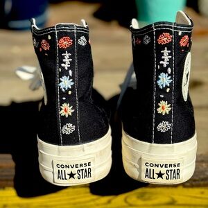 Chuck Taylor All Star Lift Platform Embroidered Floral